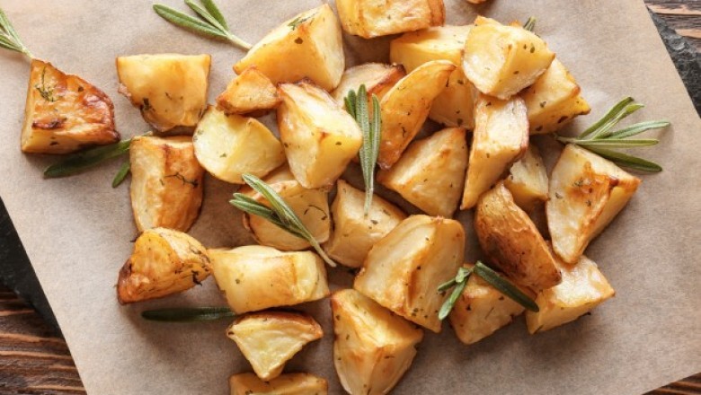 Yağdan Hafif: Fırında Baharatlı Patates Tarifi