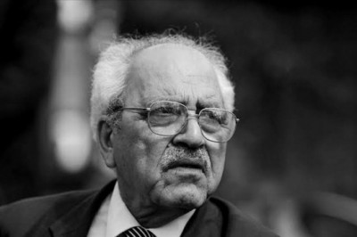 Sezai Karakoç: Dirilişin ve Aşkın Şairi